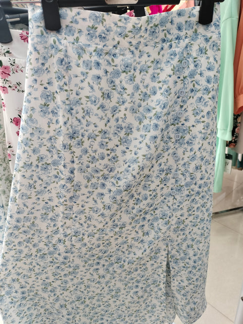 Floral Slit Skirts Embedded With Buttons